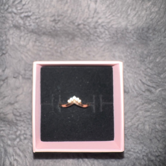 Pandora Tiara Wishbone Ring Size 5 - Picture 2 of 3